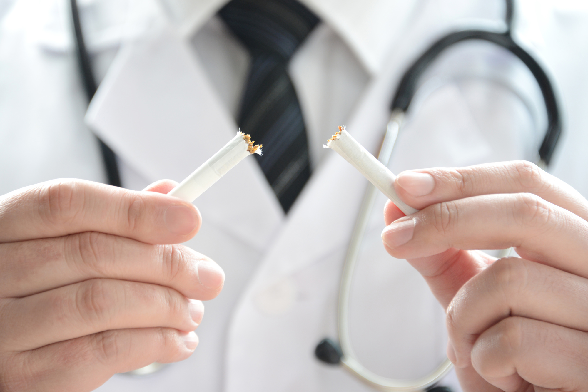 肺腺がんとは？非喫煙者にも多い特徴・症状・ステージ・治療法を解説