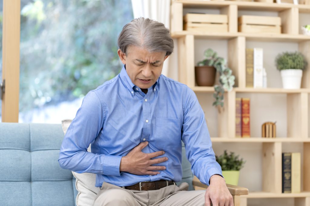 すい臓がんの痛みはどこに出る？腹痛・背部痛・腰痛の特徴と注意点