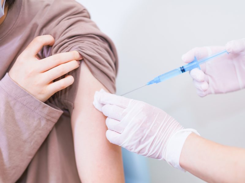 子宮頸がんワクチンの副作用とは？知っておきたい種類とリスク・救済制度まで解説