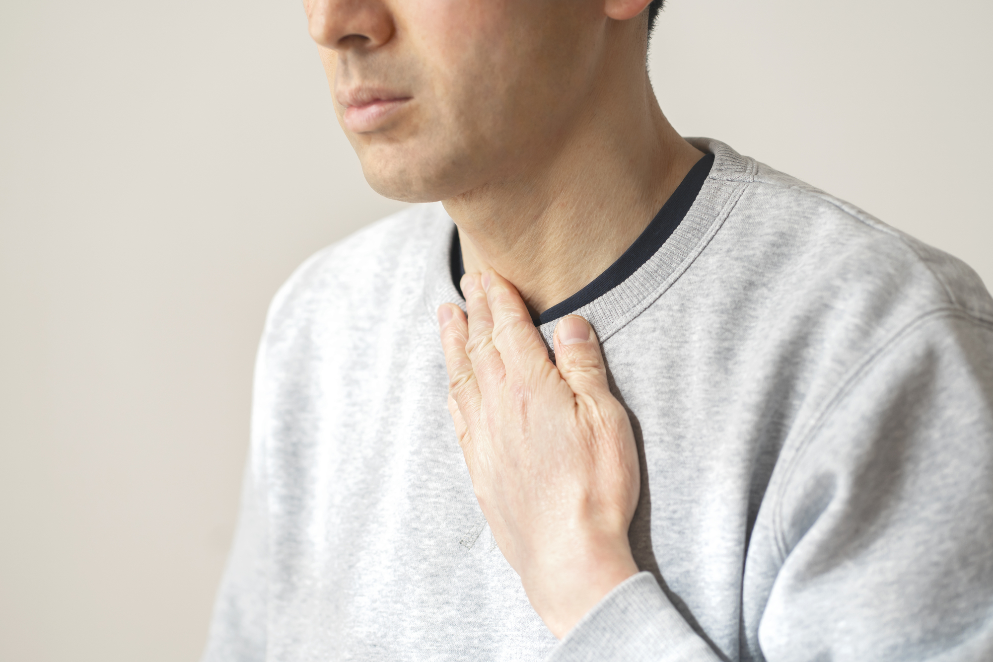 逆流性食道炎と食道がんの見分け方｜似た症状に潜むリスクと見逃さないポイント